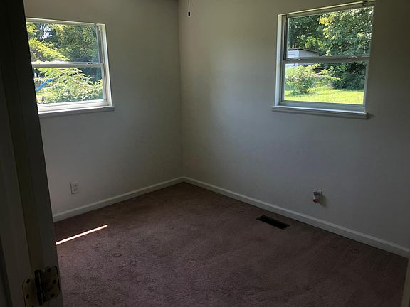 5th image of 506 Cliff Dr SE