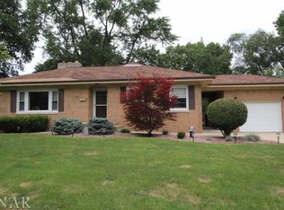 22 Woodruff Dr, Bloomington, IL 61701