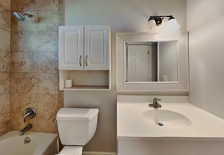 1016 Manchester Cir — Photo 7