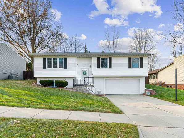 1011 Pepper Dr, Iowa City, IA 52240