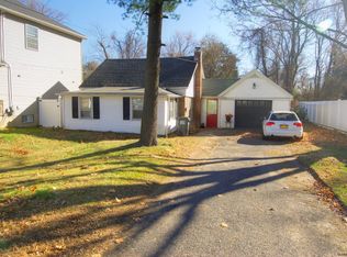 7 Willowdale Ter, Albany, NY 12205