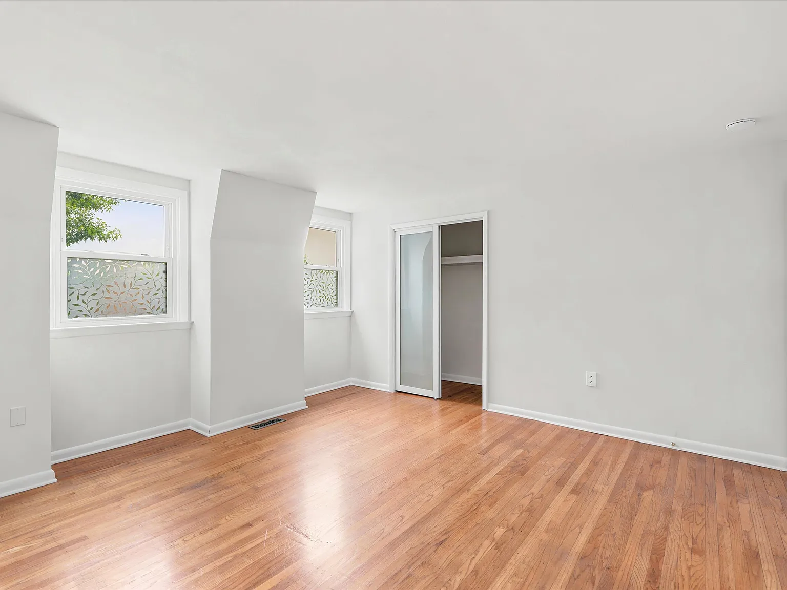 3 bed, 1260 sqft, $2,650 — Photo 4