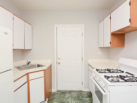 2nd image of 5740 N Winthrop Ave #901