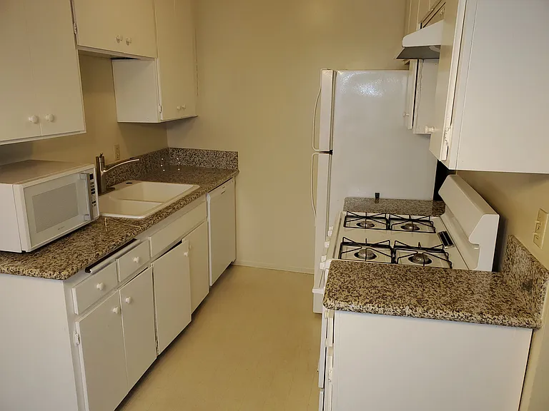 1811 Parnell Ave #6 — Photo 7