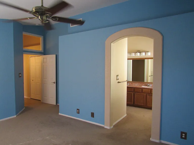 853 E Constitution Dr — Photo 16