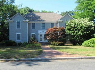 7 Sean Ln, Mount Sinai, NY 11766