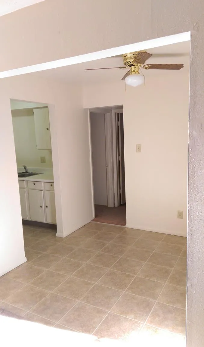 2 bed, 1100 sqft, $1,350 — Photo 4