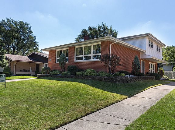 2nd image of 5609 W 99th Pl