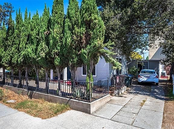 3rd image of 2311 E Del Mar Blvd