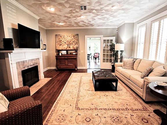 3rd image of 213 S Matanzas Ave
