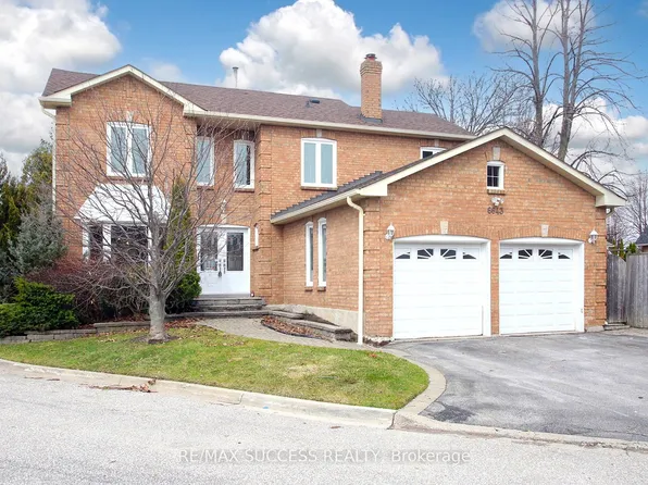 6643 Mockingbird Ln, Mississauga, ON L5N 5K2