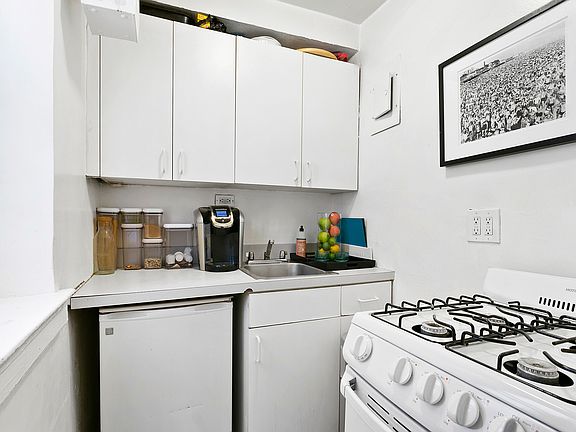 4th image of 227 E 57th St APT 14-A