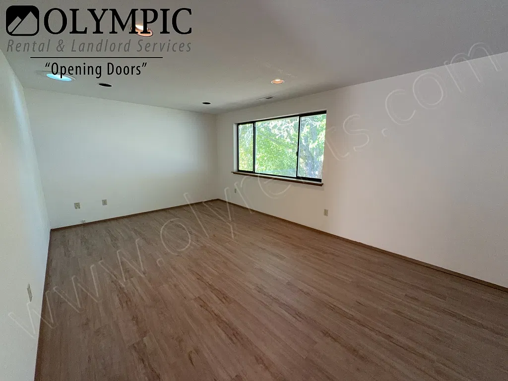 Come See This Autumnwood Home With New Lvp Flooring - No Carpet! — Photo 4