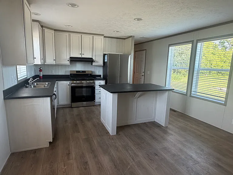 213 Grandmere Dr — Photo 1