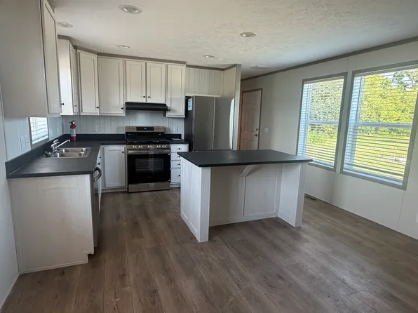 213 Grandmere Dr, Flint, MI 48507