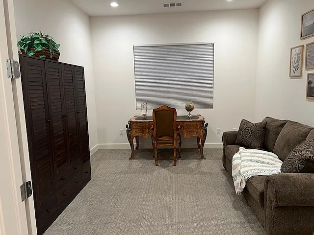 3rd bedroom or office space