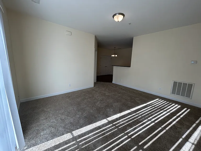 Kendall Square Apartments — Photo 34
