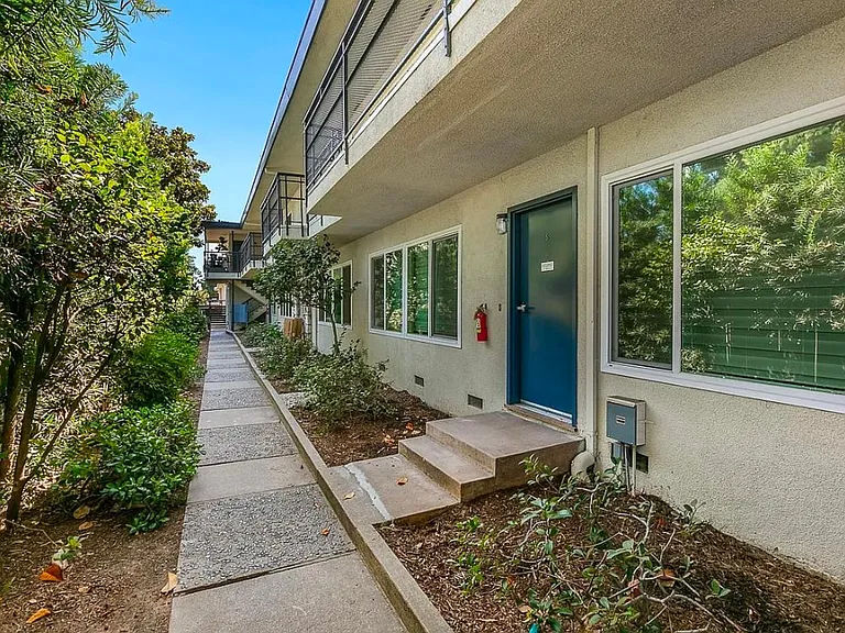 303 N Oakland Ave — Photo 12