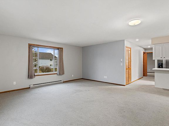 5th image of 501 Slinger ROAD EAST East #1