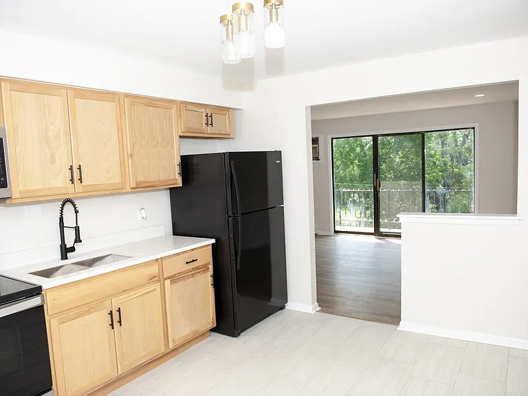 101 Oglesby Ave — Photo 43