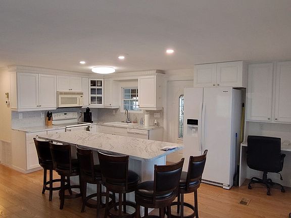 4th image of 207 Spanish Lakes Dr