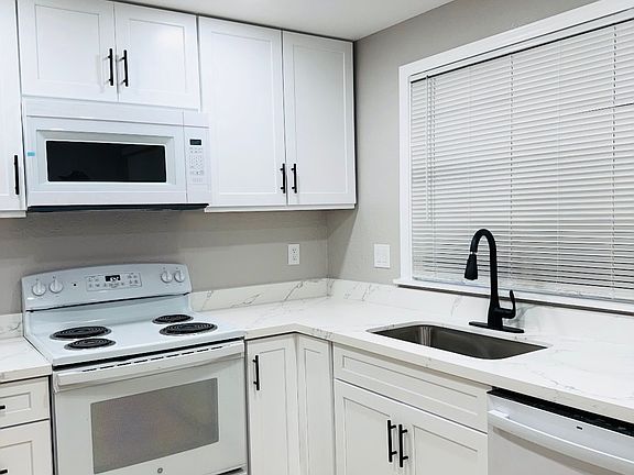 4th image of 5001 Graham Way APT B