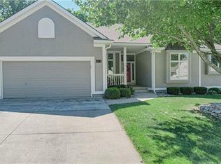 413 NE Thornberry Pl, Lees Summit, MO 64064