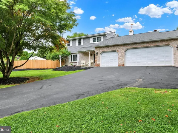7426 Hillock Ln, Reading, PA 19606