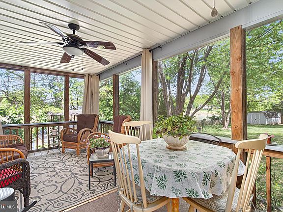 4th image of 101 Waters Edge Ln