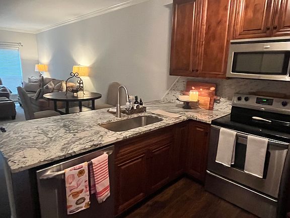 4th image of 5204 Park Dr