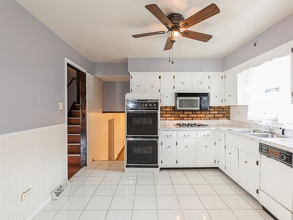 4th image of 14111 S Bensley Ave