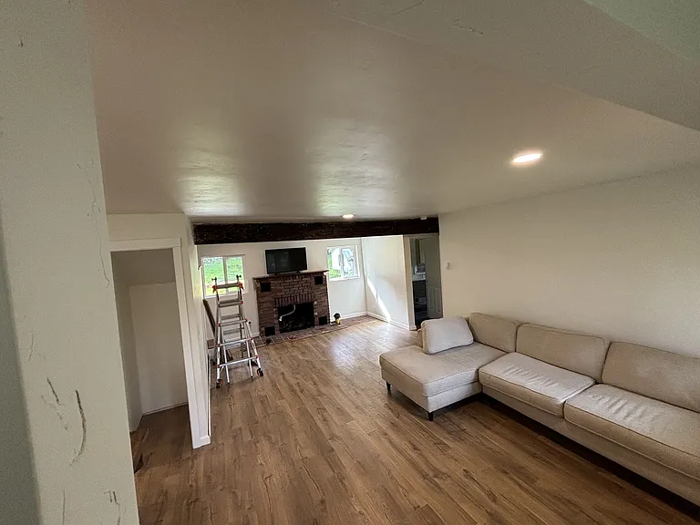 2835 NE Highway 20 — Photo 4