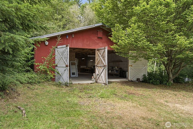 2nd image of 37723 Hansville Rd NE