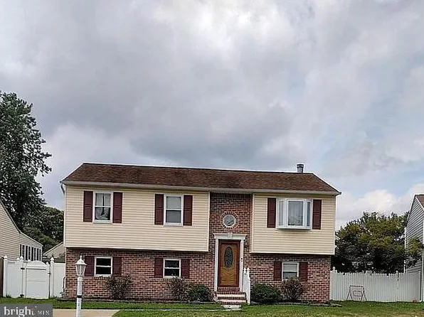 7882 Brighton Ct, Pasadena, MD 21122