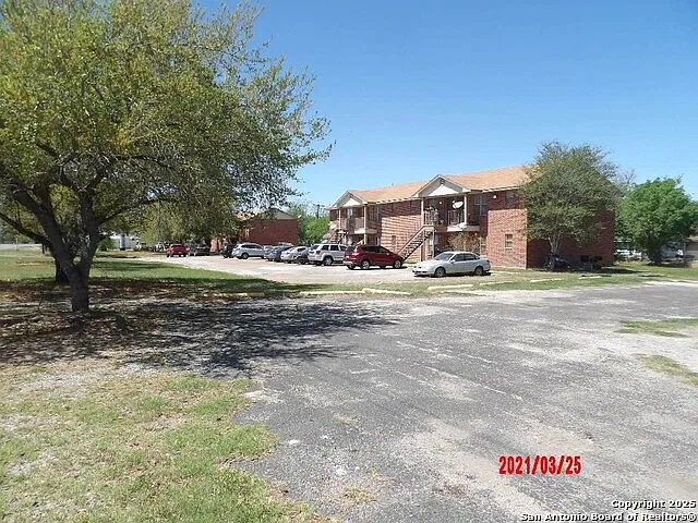 2 bed, 1.0 bath, 700 sqft, $775 — Photo 1