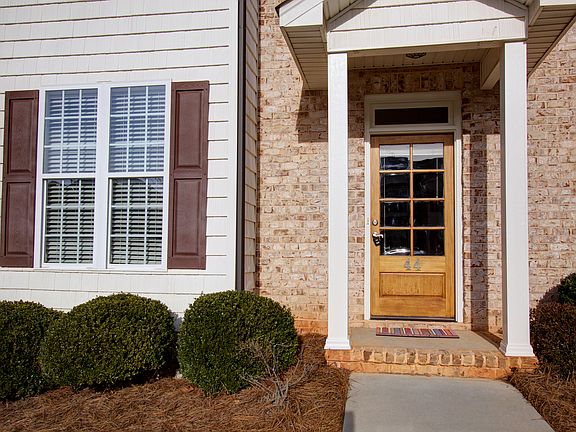 2nd image of 44 Nandina Dr