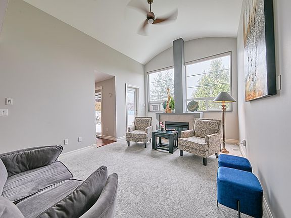 5th image of 11519 Burnett St #405