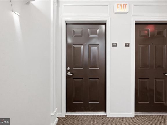 2nd image of 801 S Greenbrier St APT 306