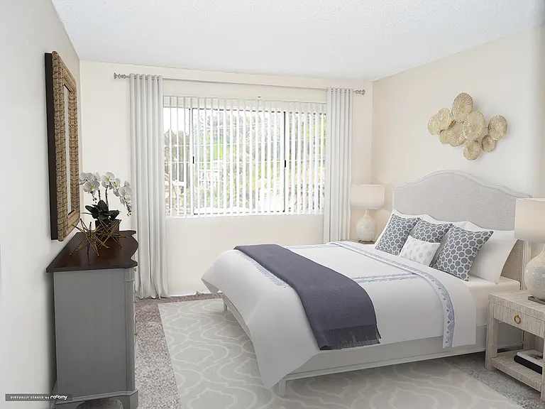 Los Feliz Summit Apartments — Photo 4