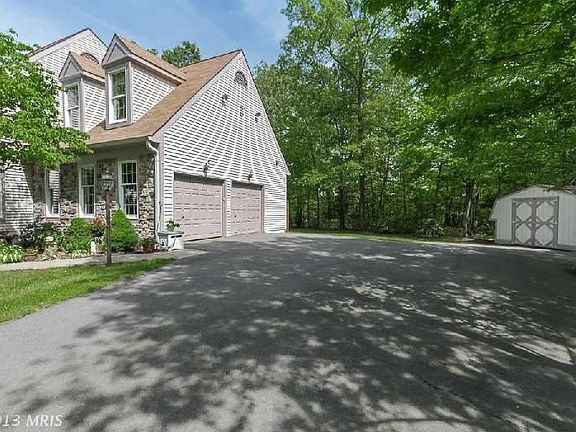3rd image of 8201 Waterford Dr
