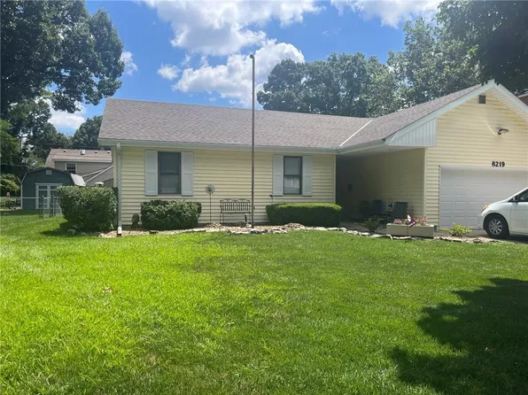 8219 Hardy St, Overland Park, KS 66204