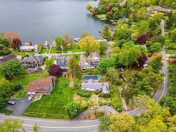 2nd image of 516 N Lake Boulevard