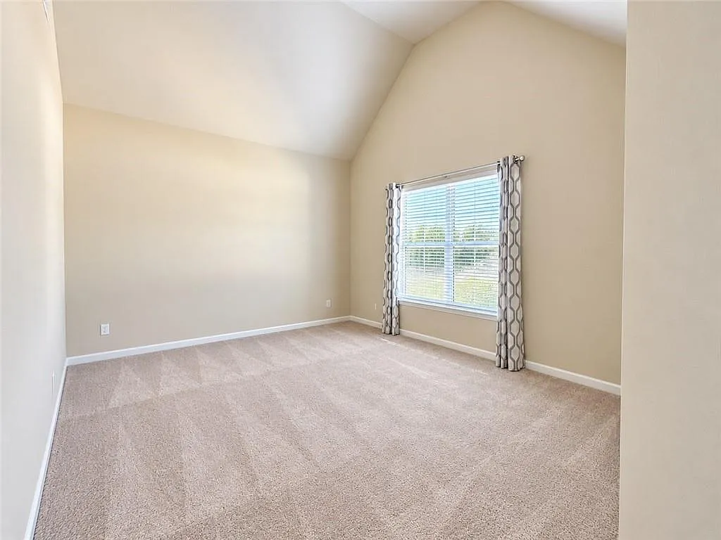 5 bed, 4.5 bath, 3558 sqft, $3,600 — Photo 3