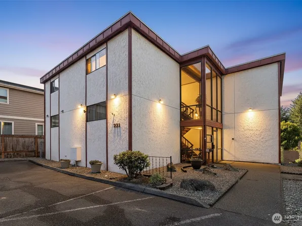 221 SW 154th Street #8, Burien, WA 98166