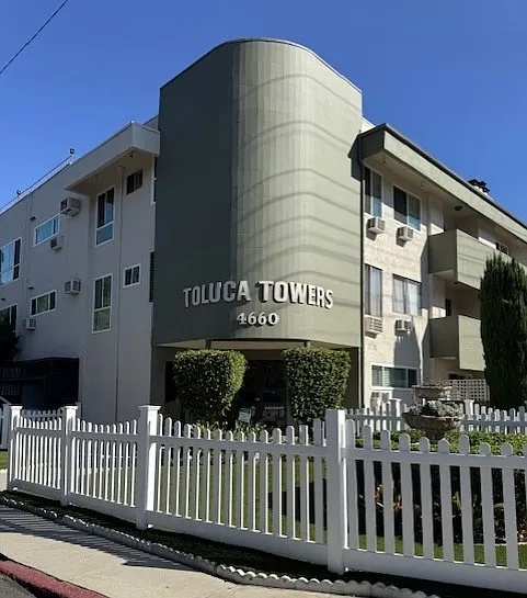 4660 Cahuenga Blvd — Photo 1