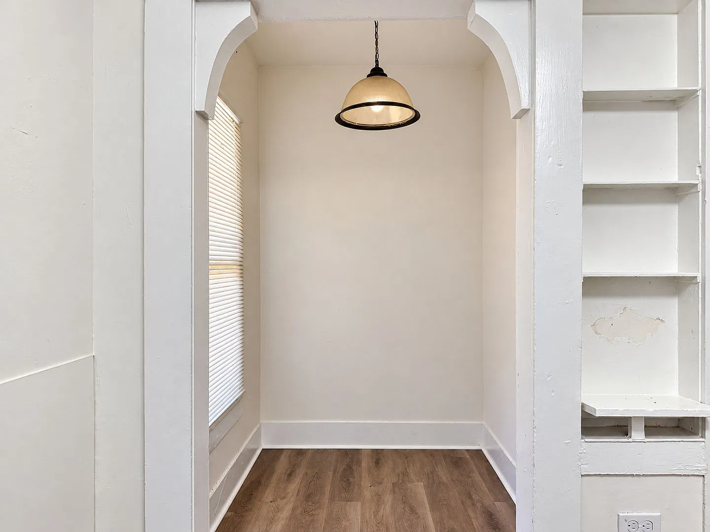 Charming 2-Bedroom Home Near Downtown San Antonio — Photo 3