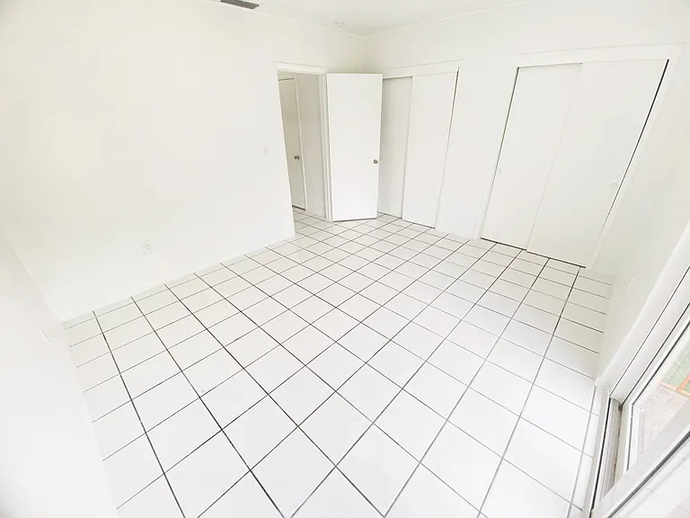115 Bentley Dr #4 — Photo 9