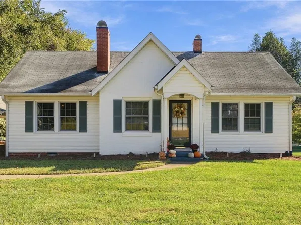455 S Peace Haven Rd, Winston Salem, NC 27103