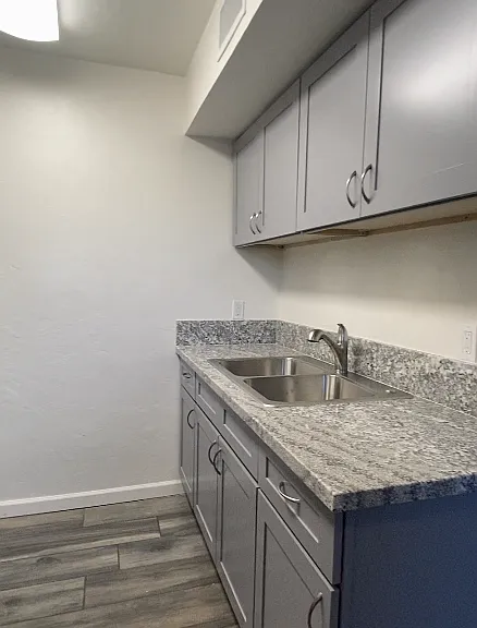 3700 N Fairview Ave — Photo 8