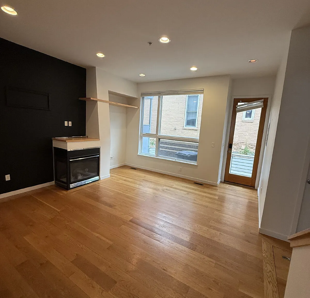 3 bed, 2.5 bath, 2047 sqft, $4,000 — Photo 3